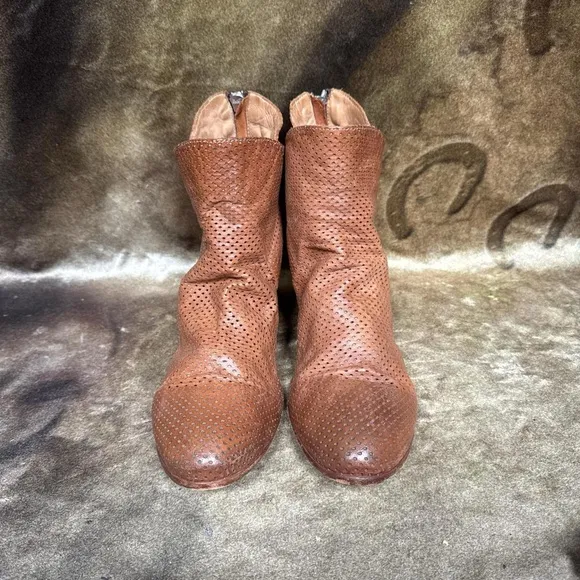Officine creative minimalist boho brown cut out leather heel ankle boots size 40