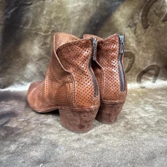 Officine creative minimalist boho brown cut out leather heel ankle boots size 40