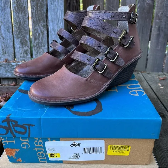 OTBT Acorn Biker Leather Wedge Shoes Sz 7.5M