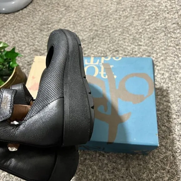 OTBT Scamper Leather Low Wedge Shoes Ankle Strap Size 6 M Black Leather New