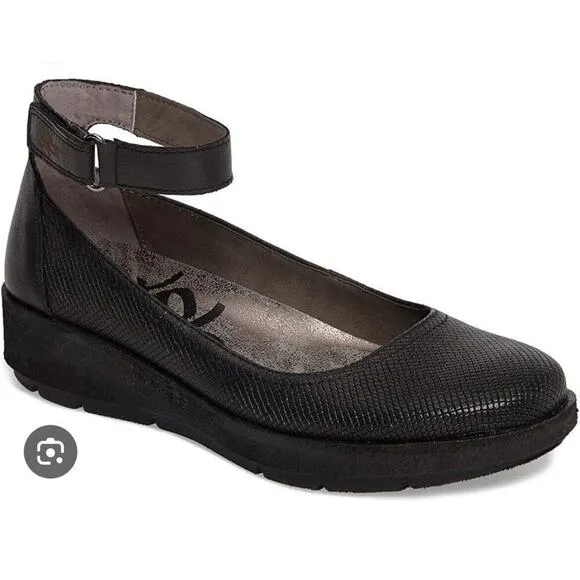 OTBT Scamper Leather Low Wedge Shoes Ankle Strap Size 6 M Black Leather New