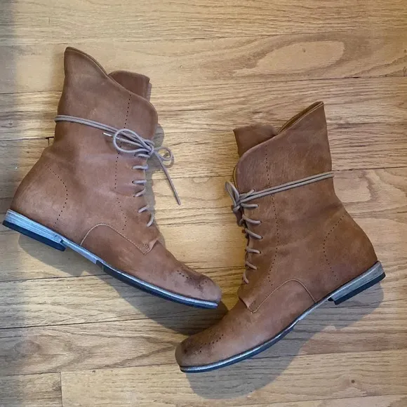 P. Monjo sz 39 leather lace up boots flat Made is Spain
