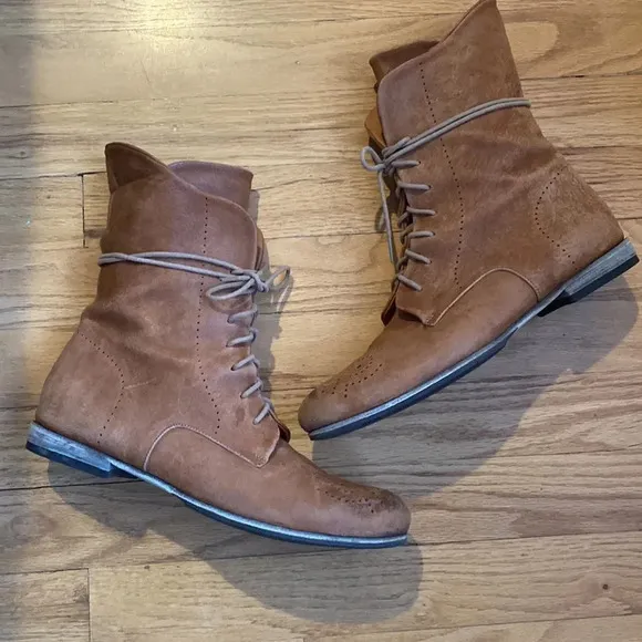 P. Monjo sz 39 leather lace up boots flat Made is Spain