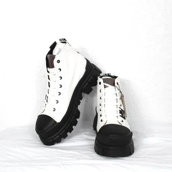 Palladium Boots Revolt Hi Tx Boot Sneaker in Star White Size 9
