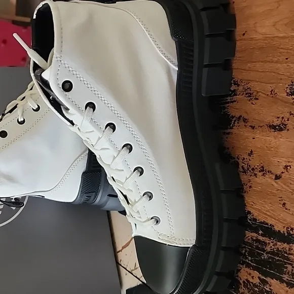 Palladium Revolt HI TX Womens White Chunky Platform Boots New!