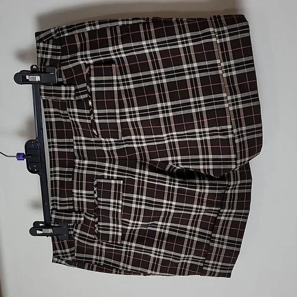 Patrizia Pepe Firenzi Brown and White Plaid Flat Front Shorts with Cuff
