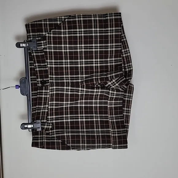 Patrizia Pepe Firenzi Brown and White Plaid Flat Front Shorts with Cuff