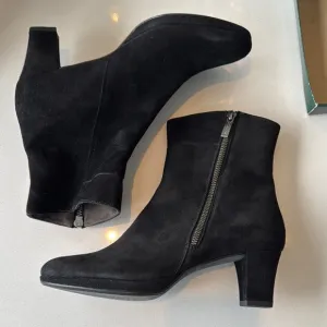 Paul Green Black Heeled Boots with Side Zipper