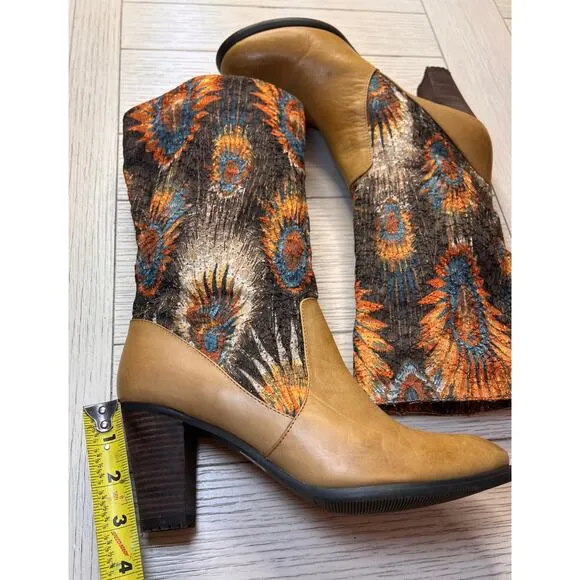 Peacock‎ ladies western style 3” heeled boots. Fabric and leather uppers. Sz 8