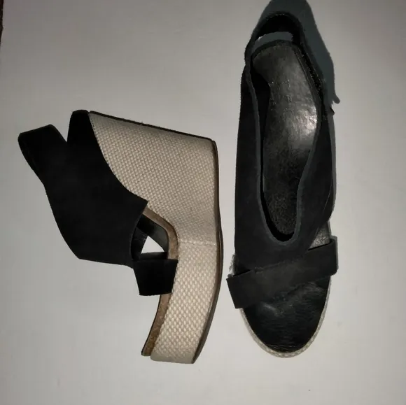Pedro Garcia (Size 41) Black &amp; Cream Ankle Strap Wedge Open Toe Sandals