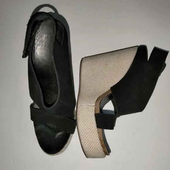 Pedro Garcia (Size 41) Black &amp; Cream Ankle Strap Wedge Open Toe Sandals