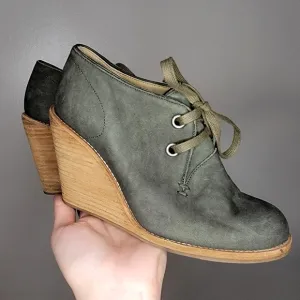 Peter Nappi Romeo Wedge Heeled boots in militare olive green leather lac…