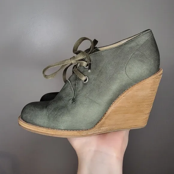 Peter Nappi Romeo Wedge Heeled boots in militare olive green leather lac…