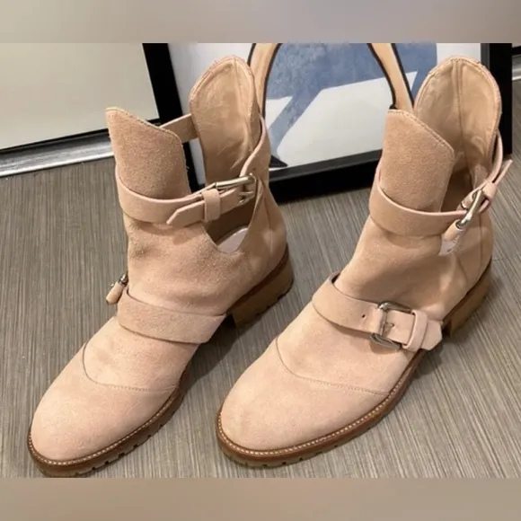 Philosophy suede buckled ankle booties with short heel in beige color Size 6.5
