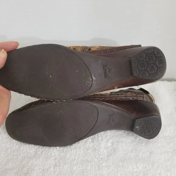 Pikolinos leather flats