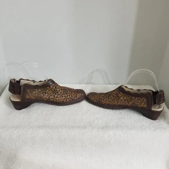 Pikolinos leather flats