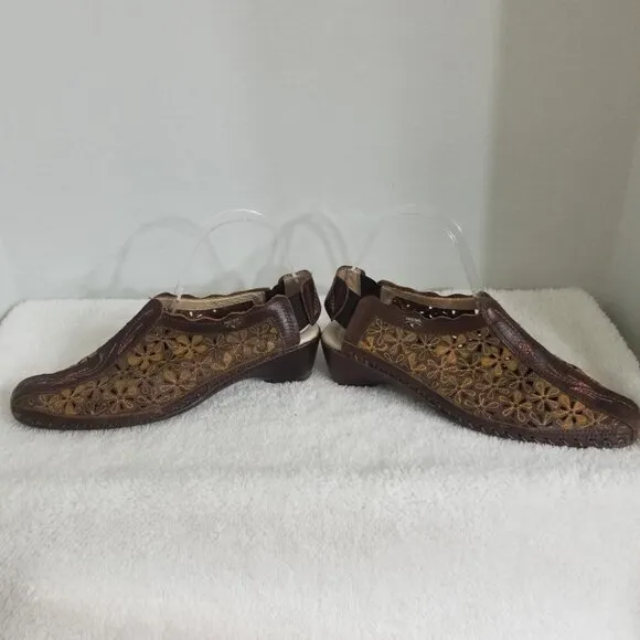 Pikolinos leather flats