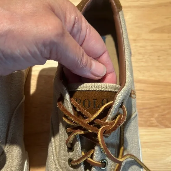 Polo Ralph Lauren men’s lace up shoes. Size 10D. Preowned. Good condition.