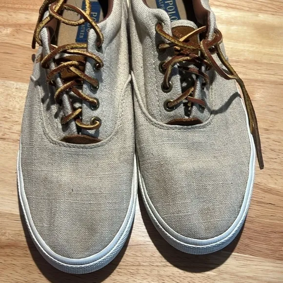 Polo Ralph Lauren men’s lace up shoes. Size 10D. Preowned. Good condition.
