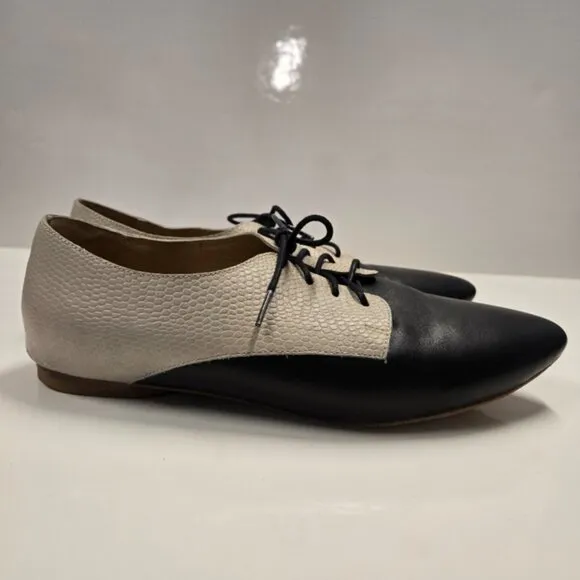 Poppy Barley Women's Beige and Black Eyelet Oxford Shoes
