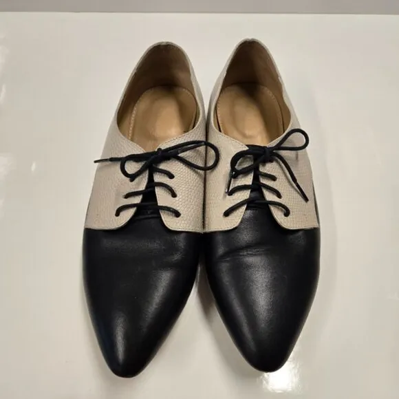 Poppy Barley Women's Beige and Black Eyelet Oxford Shoes