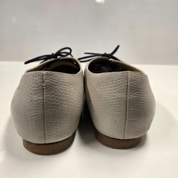 Poppy Barley Women's Beige and Black Eyelet Oxford Shoes