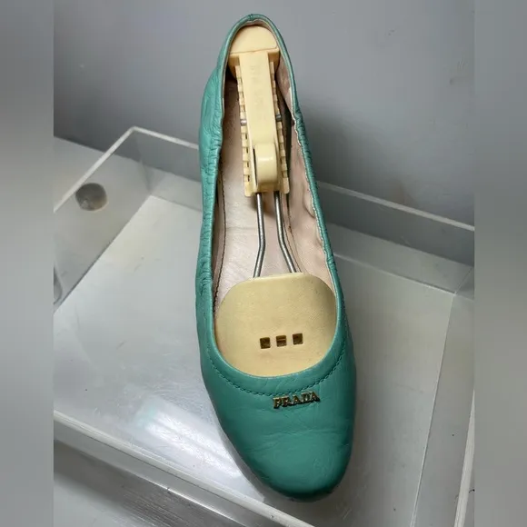 PRADA women flats leather sz 38