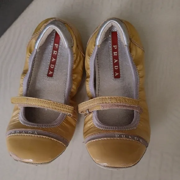 Prada Yellow/ Beige Girls Patent Leather Ballet Flats Sz EU 27/ US 9