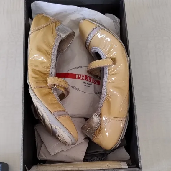 Prada Yellow/ Beige Girls Patent Leather Ballet Flats Sz EU 27/ US 9
