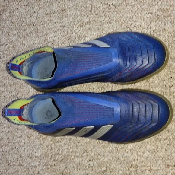 PREDATOR 6.5 TAN 19  TURF SHOES