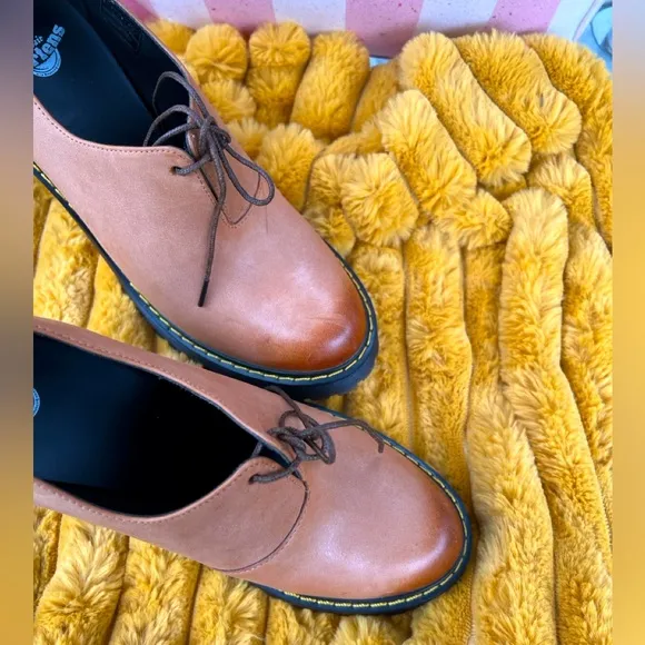 RARE Dr. Martens Brown Tan Leather Cordelia Heels with lace closure NWOT size 7