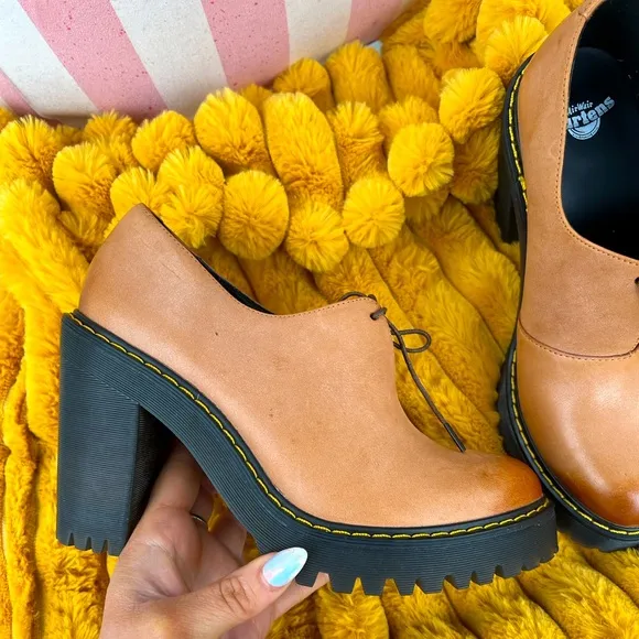 RARE Dr. Martens Brown Tan Leather Cordelia Heels with lace closure NWOT size 7