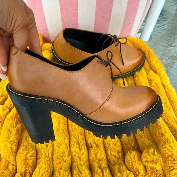 RARE Dr. Martens Brown Tan Leather Cordelia Heels with lace closure NWOT size 7