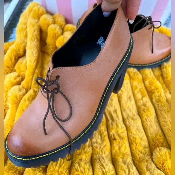 RARE Dr. Martens Brown Tan Leather Cordelia Heels with lace closure NWOT size 7