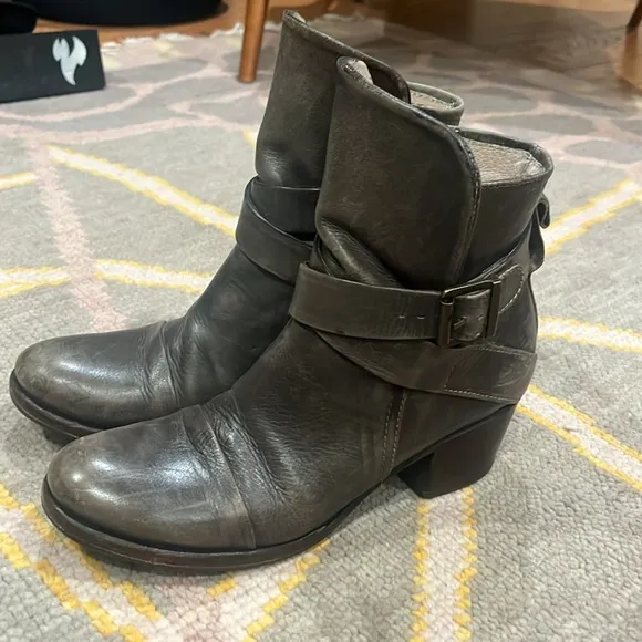 Rare SF brand gray buckle boot
