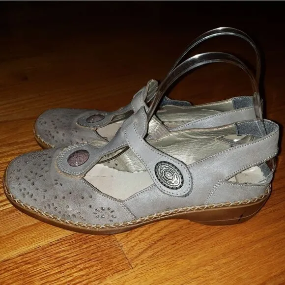 Rieker Antistress gray leather flats