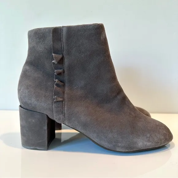 Rockport Gray Suede Leather Ruffle Heeled Ankle Boots, Size 8.5 Wide