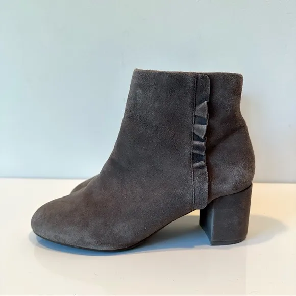 Rockport Gray Suede Leather Ruffle Heeled Ankle Boots, Size 8.5 Wide