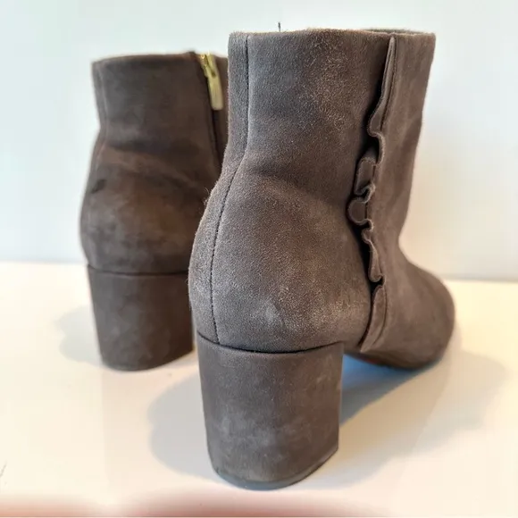 Rockport Gray Suede Leather Ruffle Heeled Ankle Boots, Size 8.5 Wide