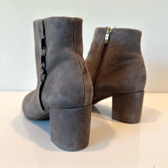 Rockport Gray Suede Leather Ruffle Heeled Ankle Boots, Size 8.5 Wide