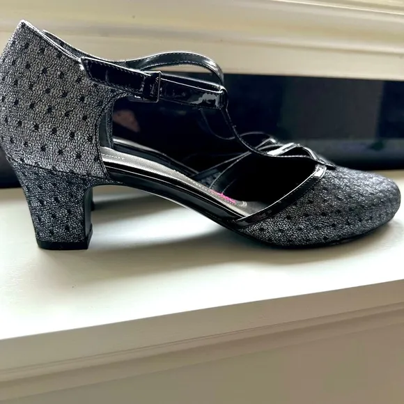 Ros Hommerson Black and Silver T-Strap Heidi Heels  Like New 10.5W