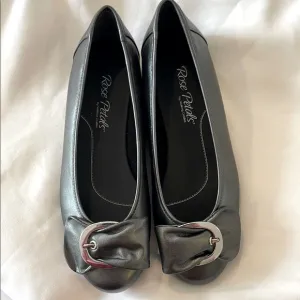 ROSE PETALS GUNMETAL FLATS BOW WITH SILVER CIRCLE.BEAUTIFULLY PADDED INSOLES NEW