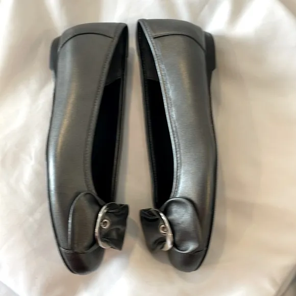 ROSE PETALS GUNMETAL FLATS BOW WITH SILVER CIRCLE.BEAUTIFULLY PADDED INSOLES NEW