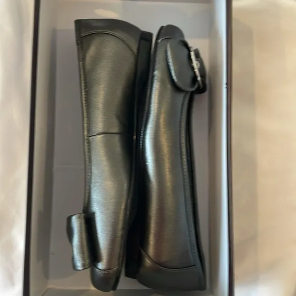 ROSE PETALS GUNMETAL FLATS BOW WITH SILVER CIRCLE.BEAUTIFULLY PADDED INSOLES NEW