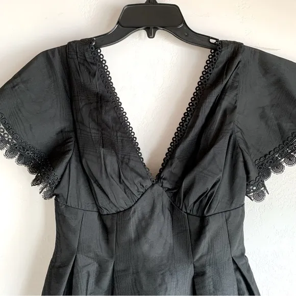 Sachin   Babi Black Formal Tea Length Dress Size 2 V-Neck Eyelet Trim Dress New