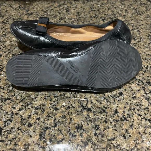 Salvadore Ferragamo black leather ballerina flats