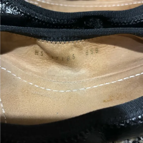 Salvadore Ferragamo black leather ballerina flats