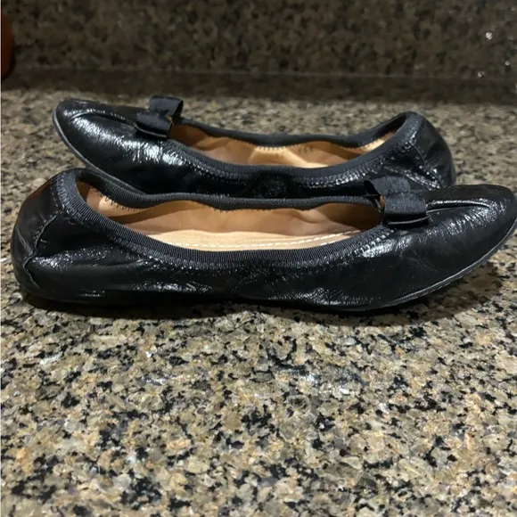Salvadore Ferragamo black leather ballerina flats