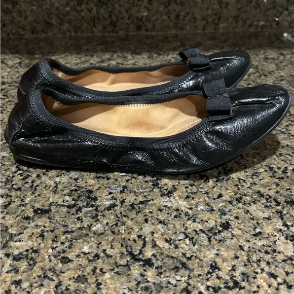 Salvadore Ferragamo black leather ballerina flats