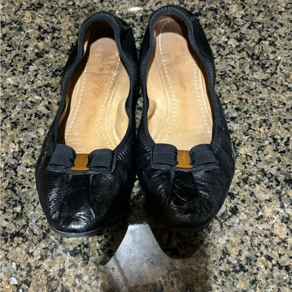 Salvadore Ferragamo black leather ballerina flats